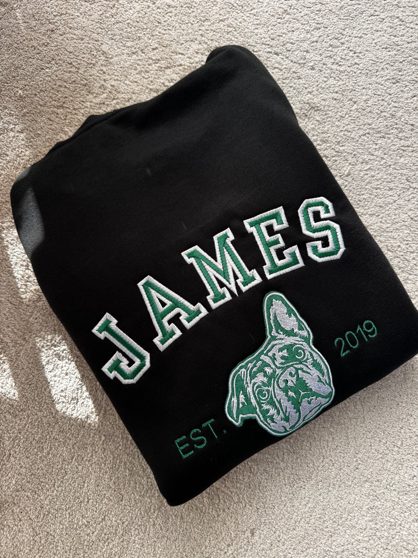 Sweater of hoodie met gepersonaliseerde huisdier / volgeborduurde tekening