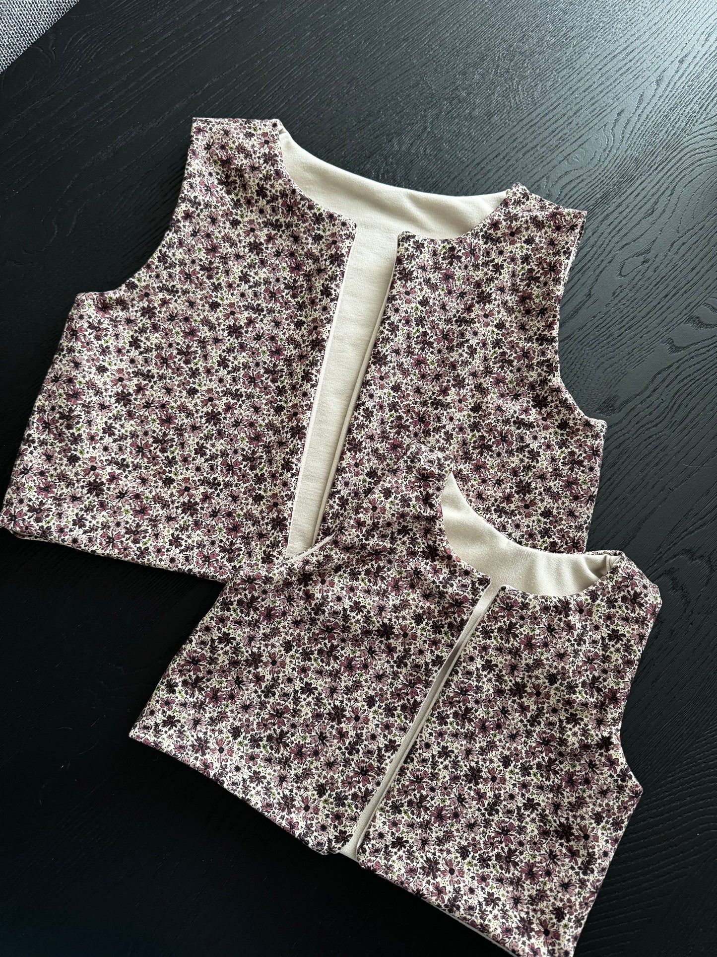Kindergilet beige/paars