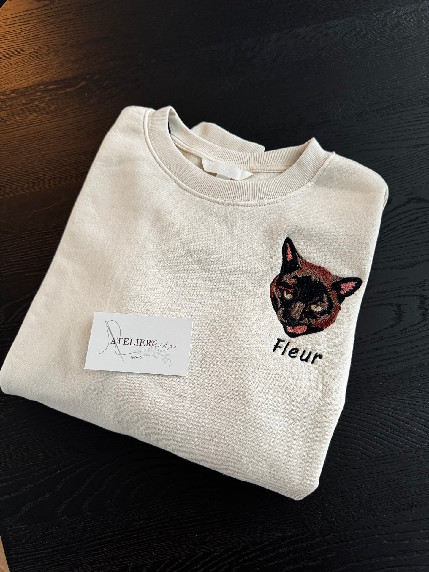 Sweater of hoodie met gepersonaliseerde huisdier / volgeborduurde tekening