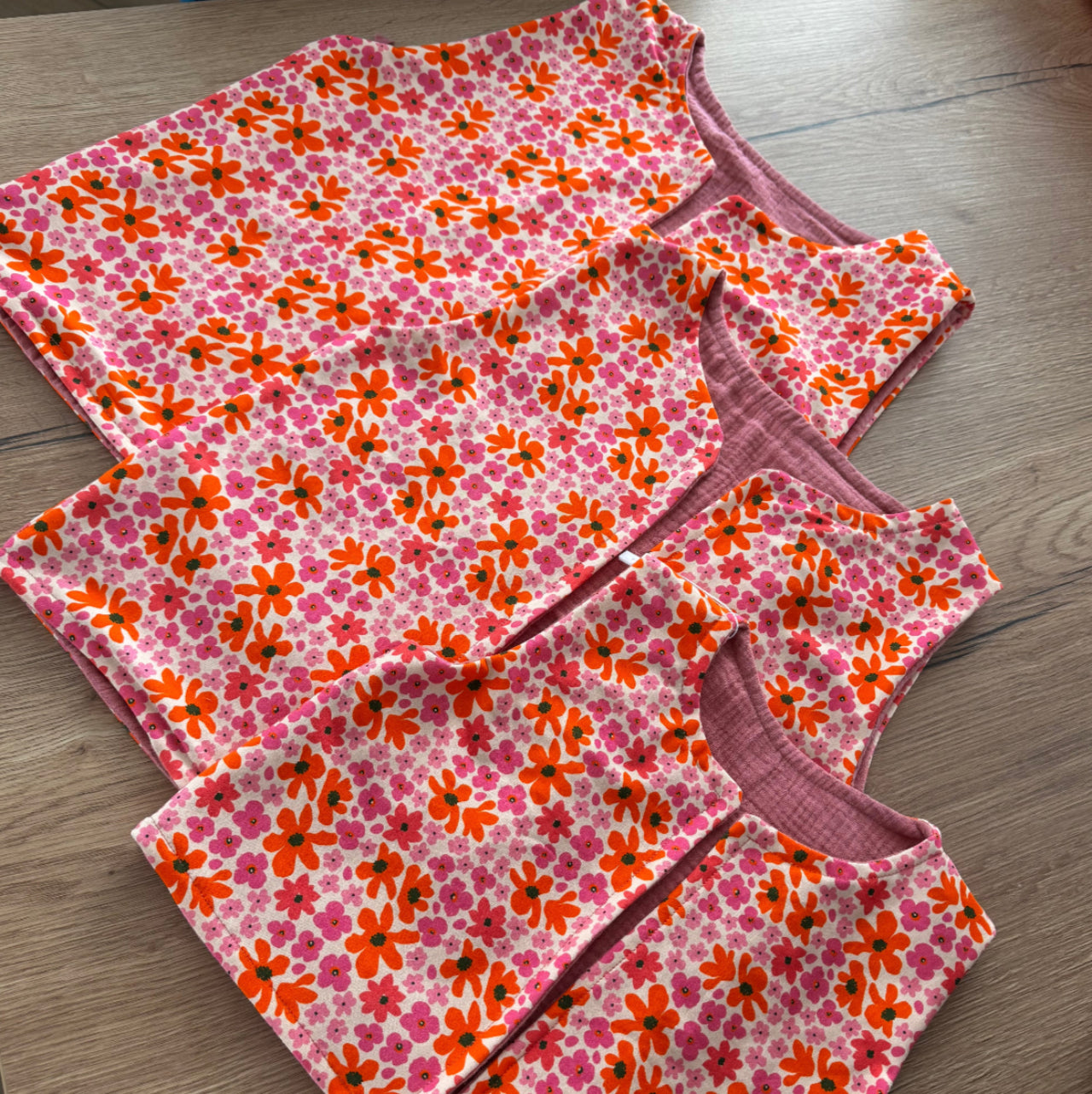 Kindergilet bloem roze / oranje